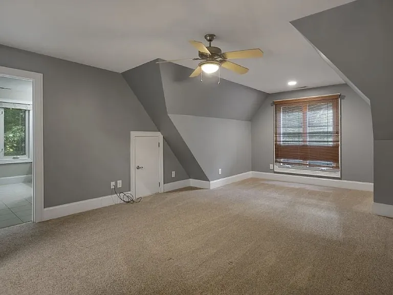 5909 Greenevers Dr — Photo 20