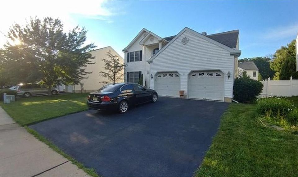 1st image of 22 Bearsley Dr