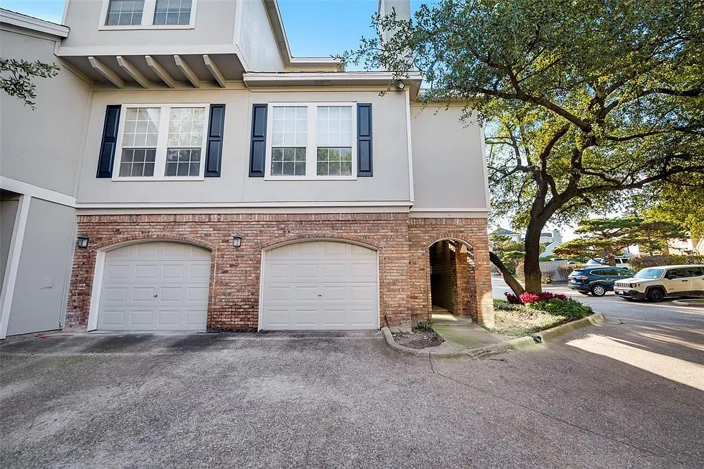 1 bed, 1.5 bath, 897 sqft, $1,499 — Photo 1