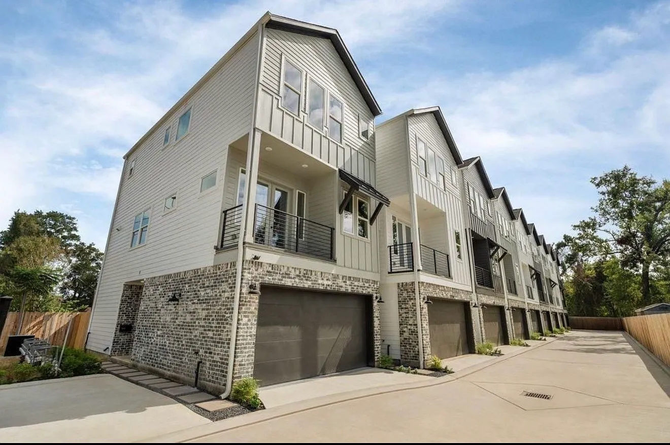 3 bed, 3.5 bath, 1821 sqft, $2,699 — Photo 1