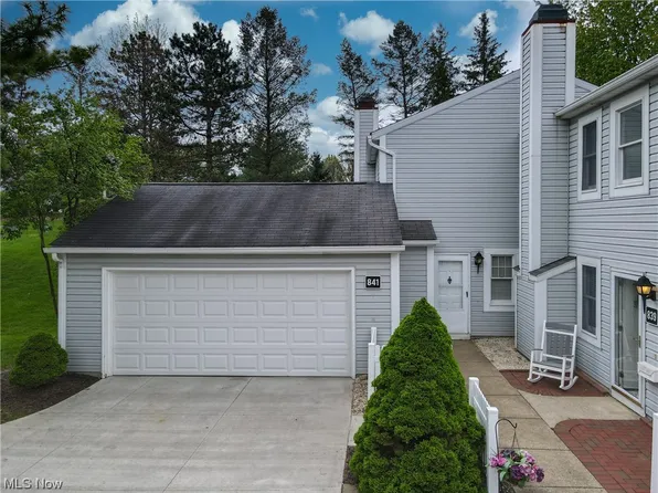 841 Cranberry Ln, Akron, OH 44313