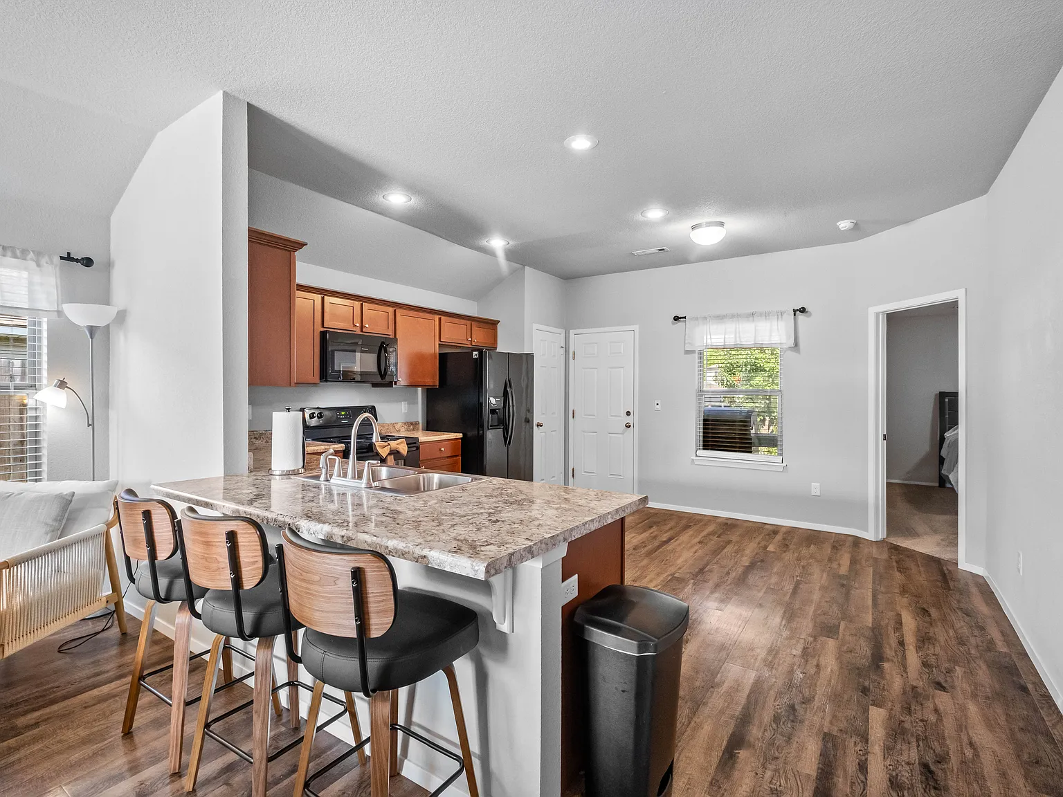 3 bed, 1426 sqft, $2,150 — Photo 4