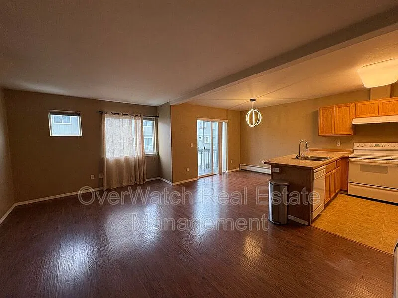 2 bed, 1.5 bath, 1020 sqft, $2,200 — Photo 3