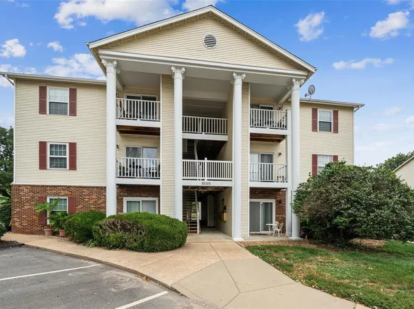3100 Edwards Pl APT 301, Maryland Heights, MO 63043