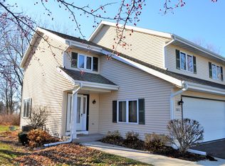 1051 Fleetfoot Dr, Waukesha, WI 53186