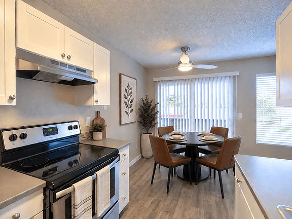 3rd image of 6734 N Fessenden St #6626