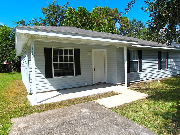 3rd image of 718 Centerhill Dr W