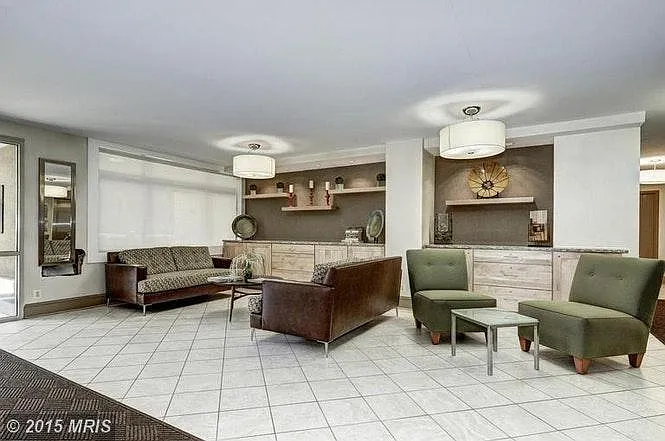 Studio, 424 sqft, $1,900 — Photo 2