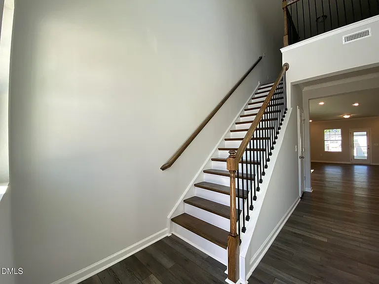 1149 Matterhorn Dr — Photo 3