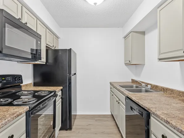 Grand Vision Apartments at Kirkwood, 5502 Kirkwood Blvd SW #2f4ef76ba, Cedar Rapids, IA 52404