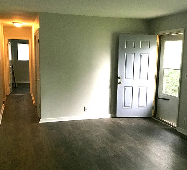 1703 Deerwood Dr — Photo 4