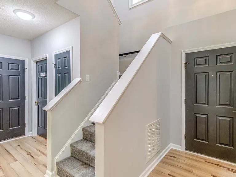 103 Unaka Ct — Photo 13