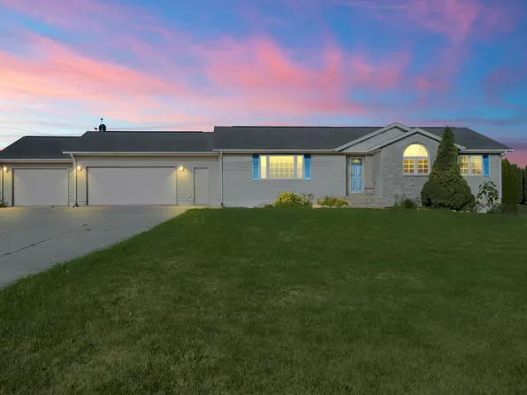 22333 Tom Trail Ct, Monticello, IA 52310