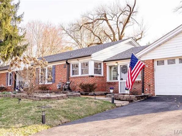 6 Cardigan Dr, Saint Louis, MO 63135