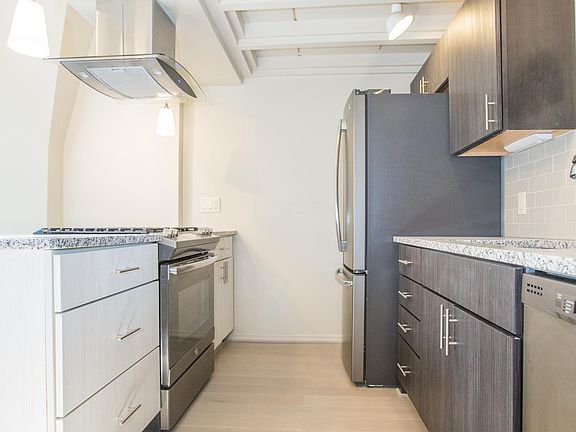 2nd image of 28 Whitney Pl #A4