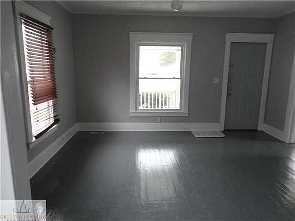 2nd image of 430 Leslie St