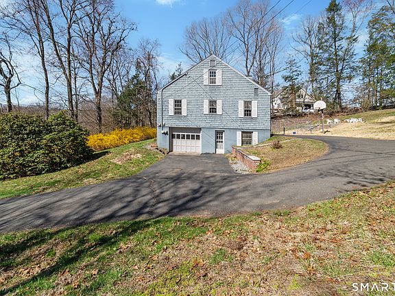 4th image of 440 Roxbury Road