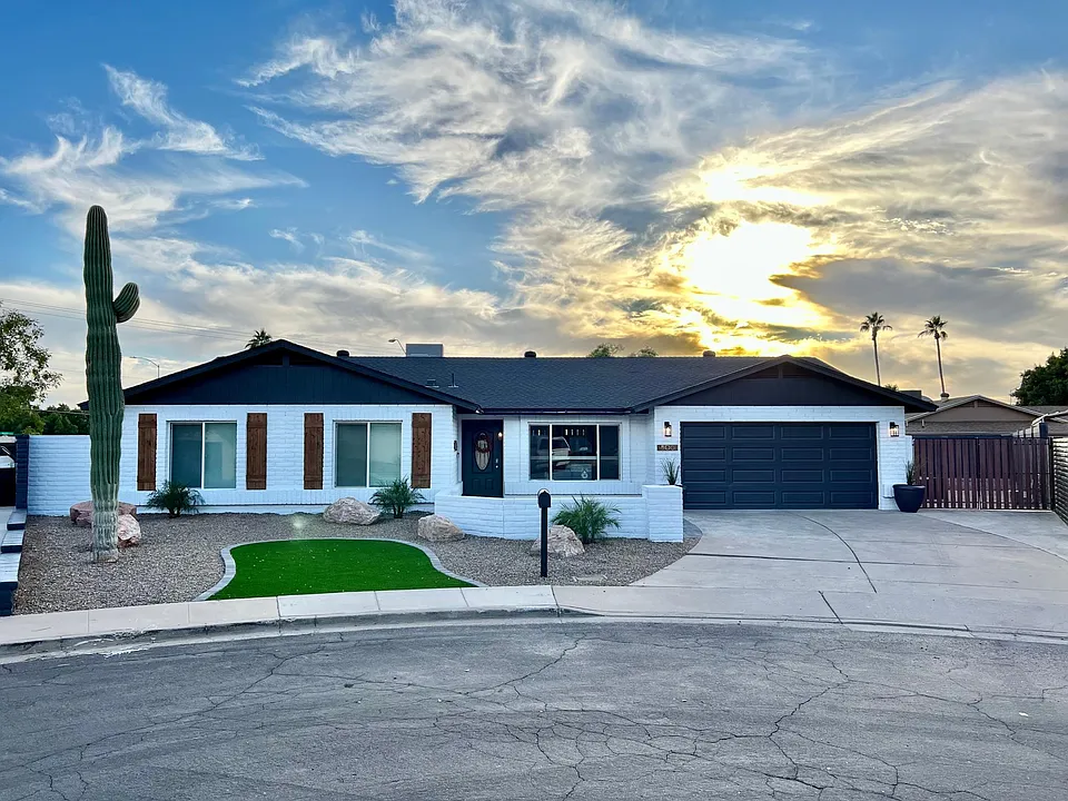 806 N Stewart Cir