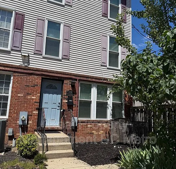 1125 Harvard St NW #R — Photo 1