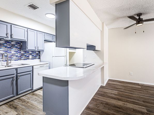 912 NE Tortoise Dr APT 2