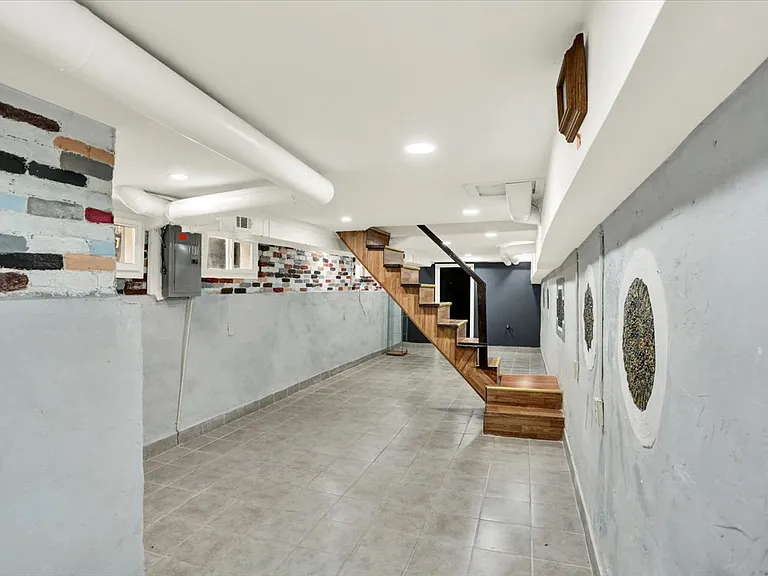 234 W Douglass St — Photo 26