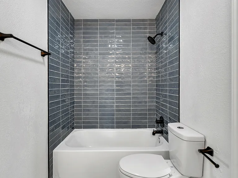 636 E Lea Ter — Photo 10