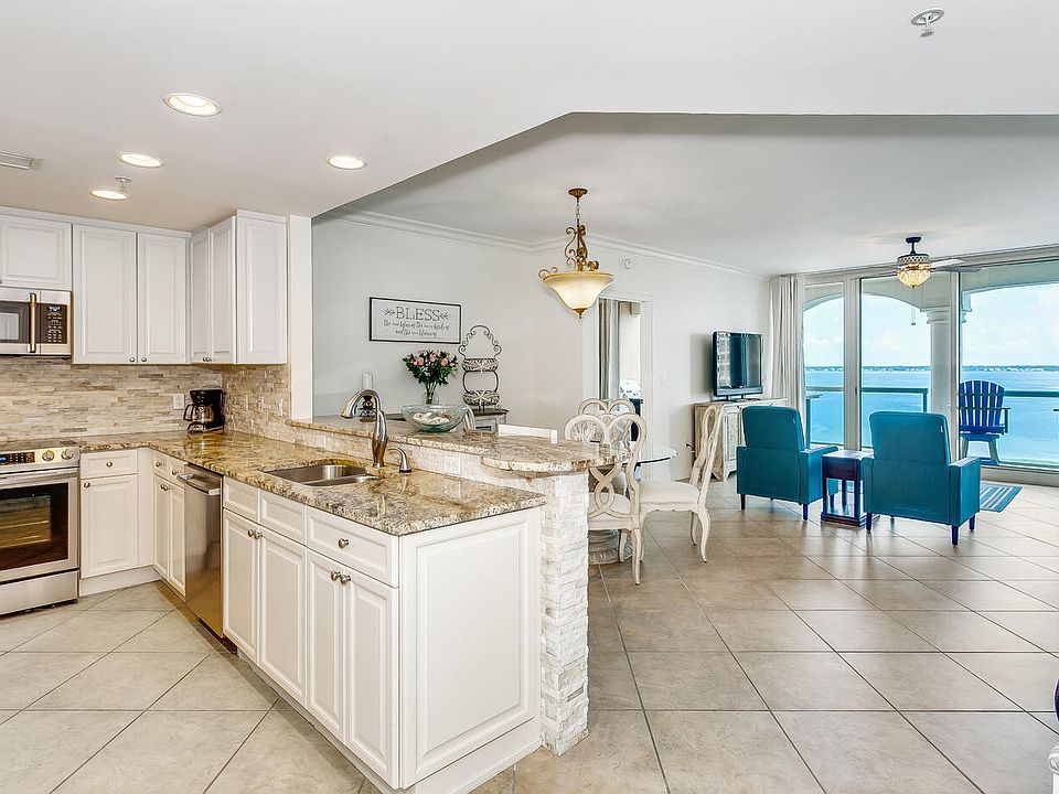GORGEOUS UPDATED UNIT