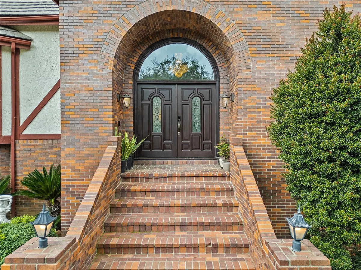 2705 Clear Creek Ln — Photo 3