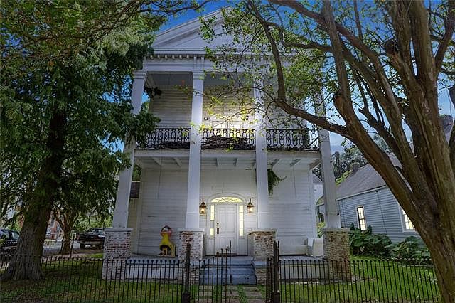 1st image of 302 Olivier St