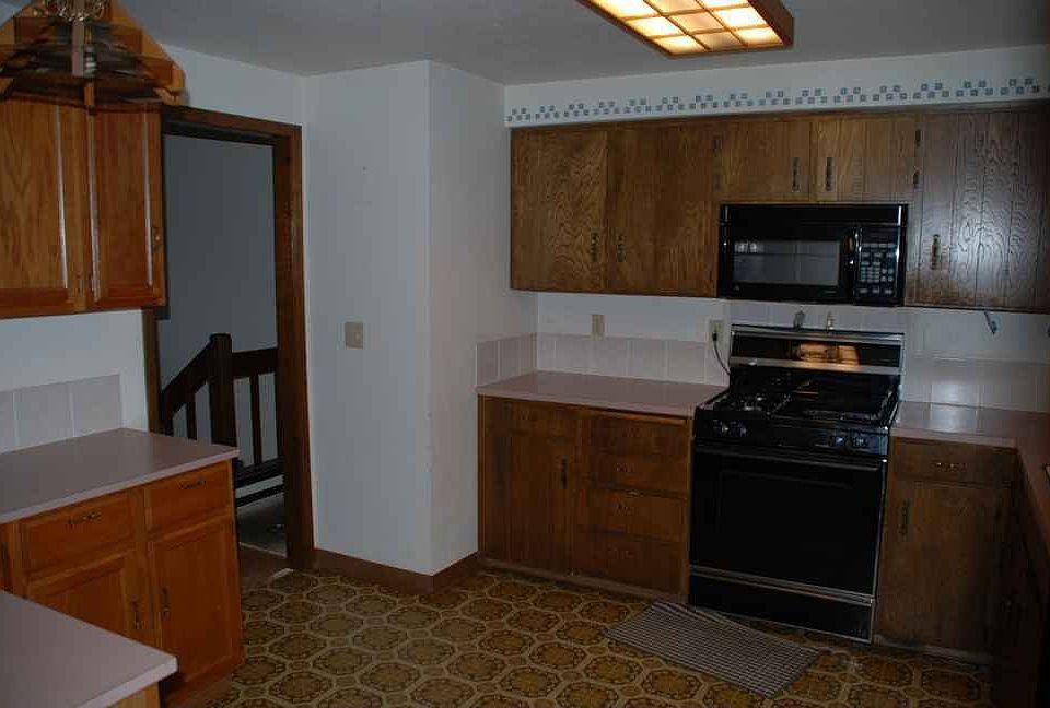 2nd image of 18235 Davis St