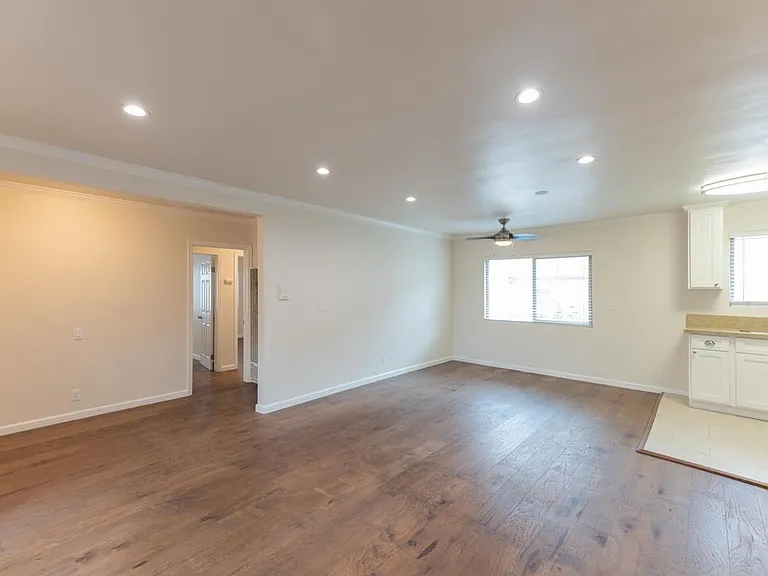1222 W 39th St #15 — Photo 11
