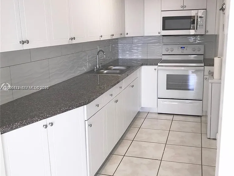 10000 NW 80th Ct #2456 — Photo 5