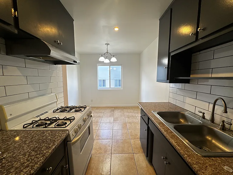 410 S Commonwealth Ave #4 — Photo 5