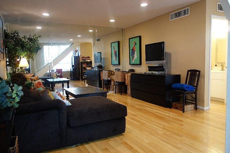 Living Room, Recessed lights