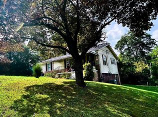 606 W Hemlock St, La Follette, TN 37766