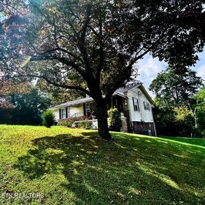 606 W Hemlock St, La Follette, TN, 37766