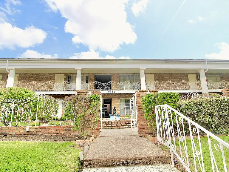 2121 Fountain View Dr #18H — Photo 10