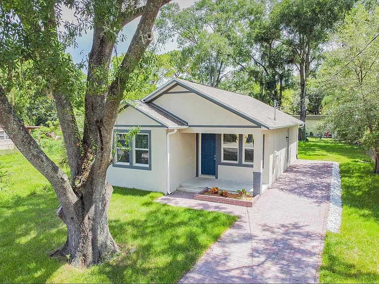 1614 E Mulberry Dr — Photo 2