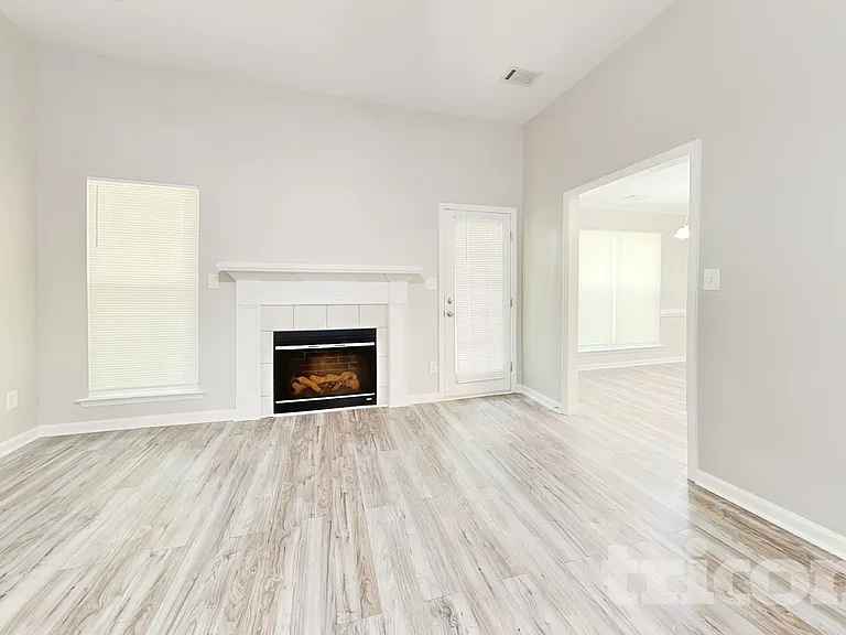 2124 Sylvan Lake Dr — Photo 2