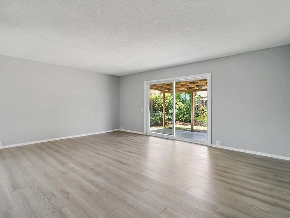 5th image of 1088 Flax Ct