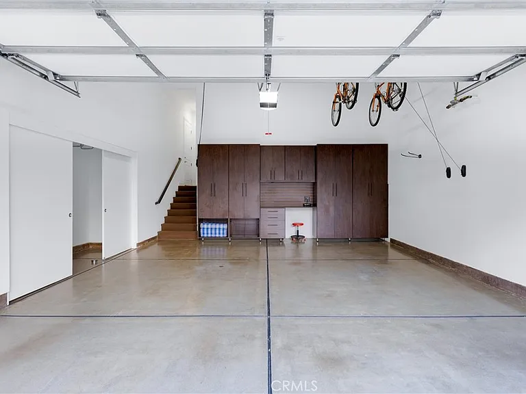 71 Vantis Dr — Photo 29
