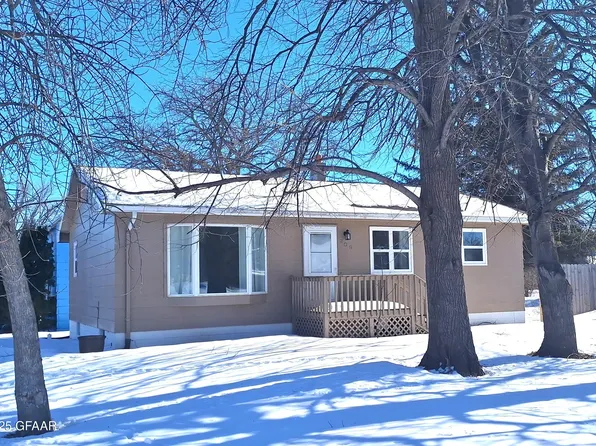 306 River St, Cavalier, ND 58220