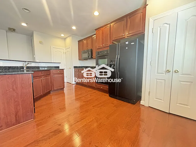 3511 Carriage Walk Ln — Photo 3