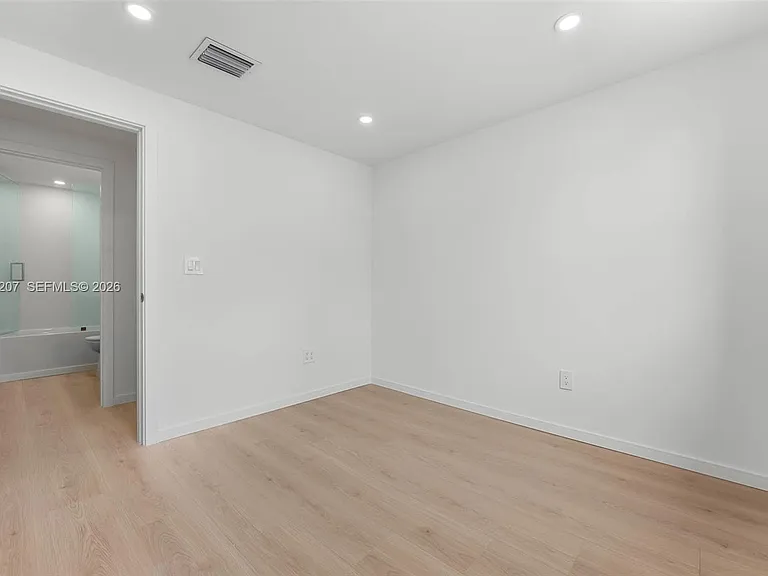 824 SE 12th Ct #828 — Photo 18