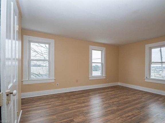 3rd image of 410 Columbia St