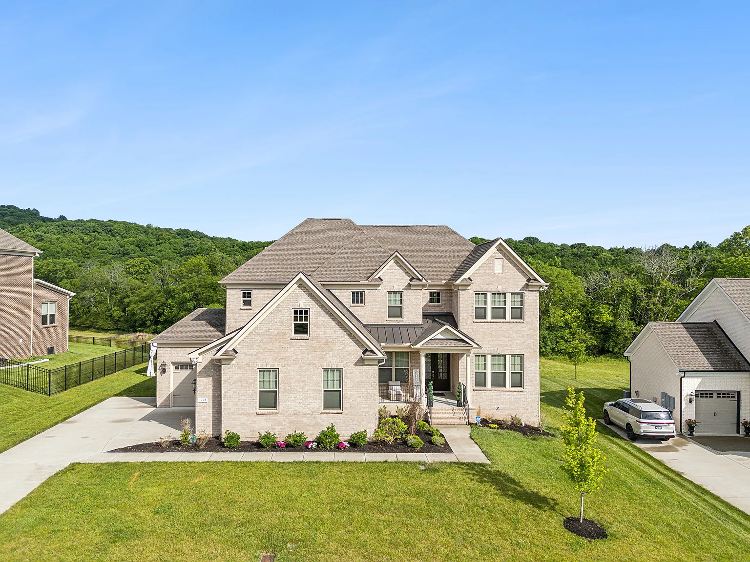 5 bed, 3.5 bath, 4390 sqft, $6,500 — Photo 3