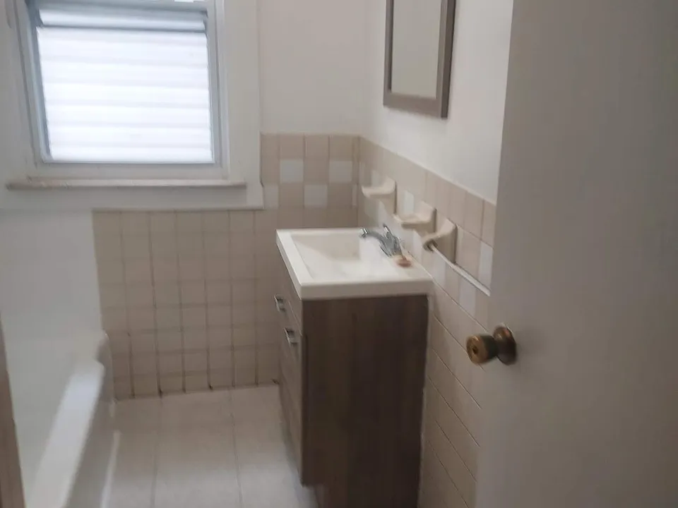 2nd flr Bathroom