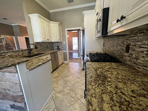 4th image of 5701 Bayou Dr