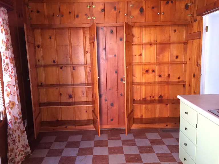 Built-in kitchen storage