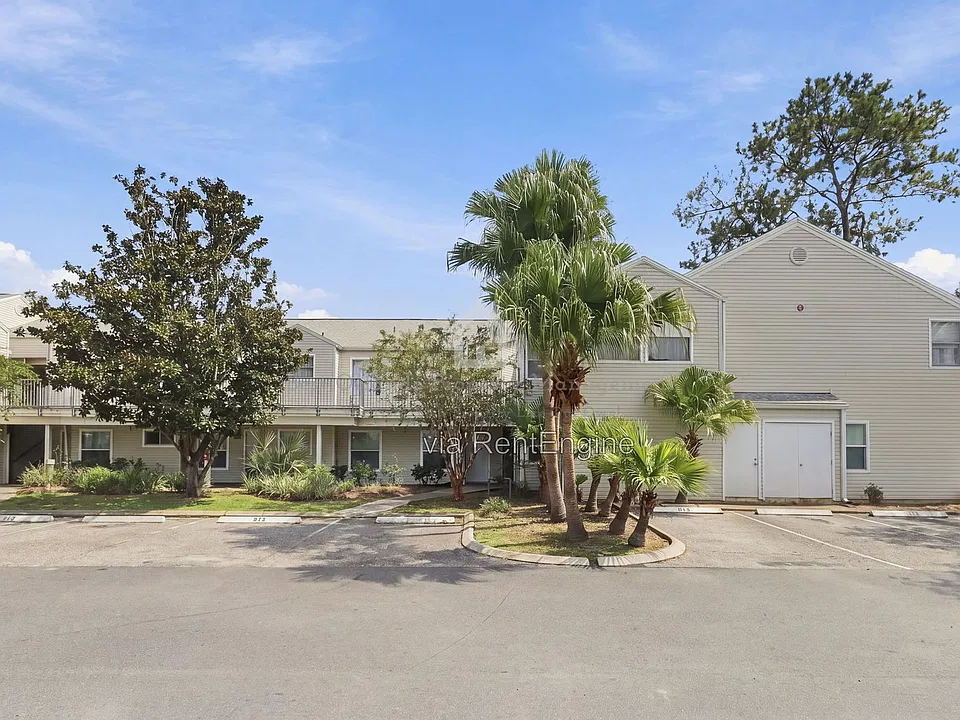 2572 Woodgate Blvd #105-1